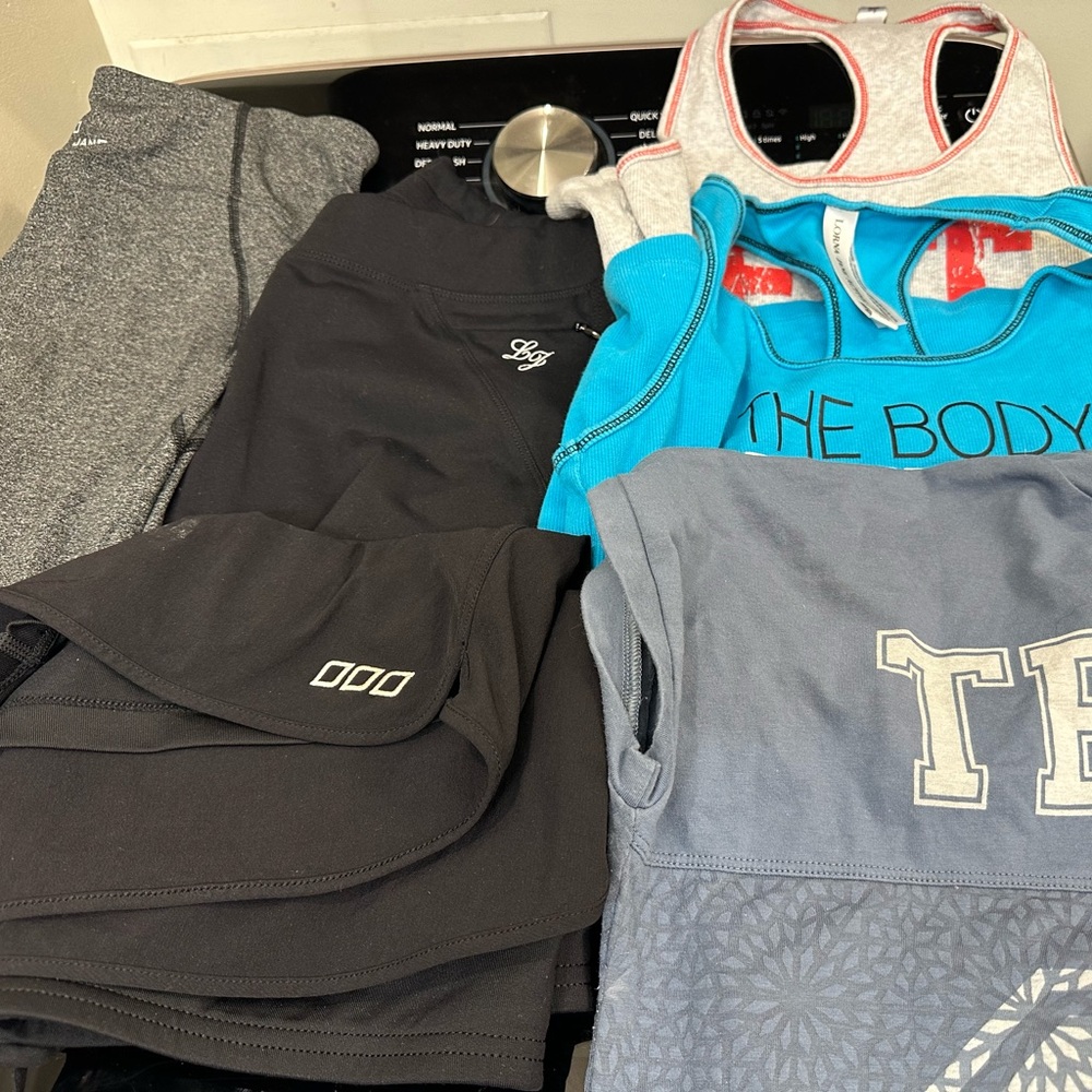 6 piece Lorna Jane lot of athletic clothing